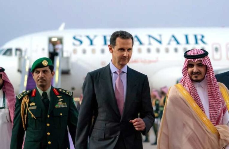 Óriási fordulat: Bassár el-Aszad szíriai elnököt meleg fogadtatásban részesítették Szaúd-Arábiában