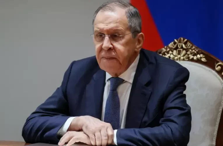 Lavrov: Putyin viccelt Kamala támogatásáról, nem számít ki nyer, mert Washingtont a mély állam irányítja