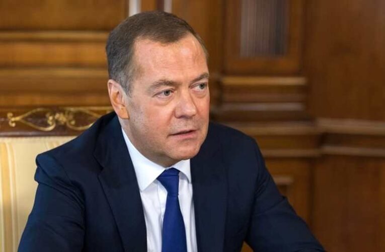 Medvegyev az egy évvel ezelőtti újraegyesítésről emlékezett meg