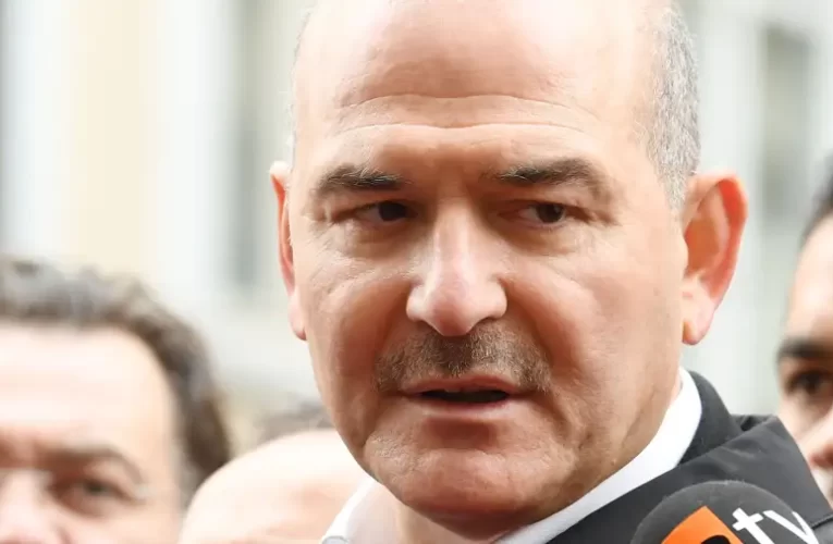 A török belügyminiszter: Mindenki árulónak tekintendő, aki Amerika-barát politikát folytat