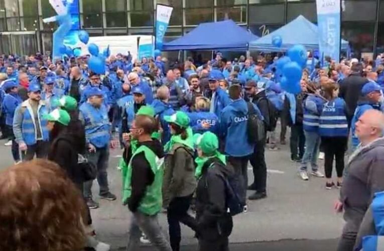 Több tízezer ember tüntet Brüsszelben munkavállalói jogaik védelme érdekében