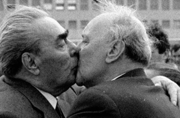 Pofon a semminek: Kijev visszavonja a díszpolgári címet Brezsnyevtől