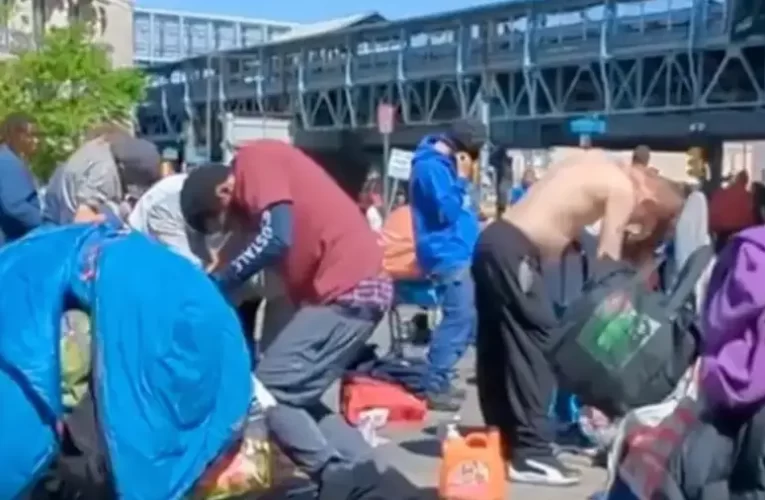 Zombiapokalipszis Philadelphiában: borzalmas felvételeken az új „tranq”–drog hatása (videó)