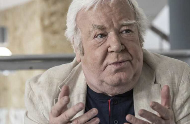 Az intenzív osztályra került Gálvölgyi János – alig lélegzik