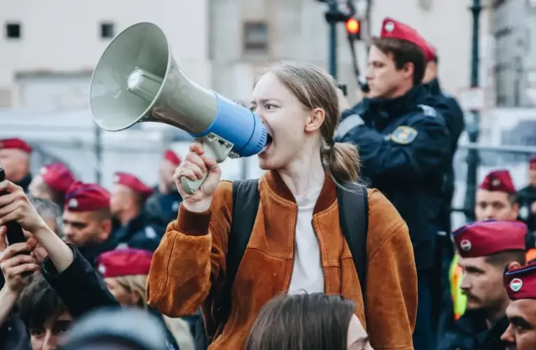 Stoffán György: Gázspray a Karmelitánál, avagy Lili szabadsága!