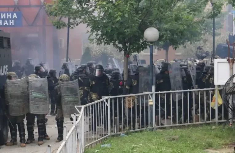 Magyar katonák is megsérültek a koszovói zavargásban, többen súlyosan (videóval frissítve)