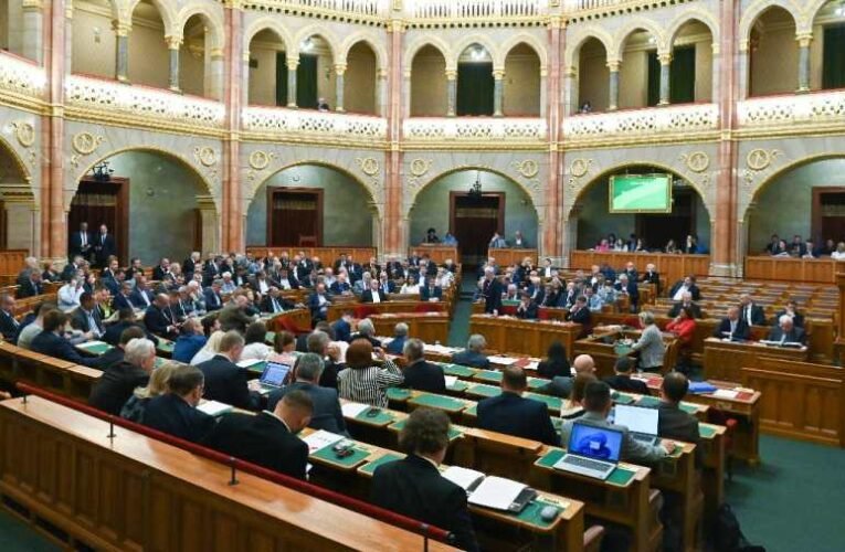 Megszavazta a parlament: nem büntethető a sajtóban megjelent rágalmazó- vagy becsületsértő állítás