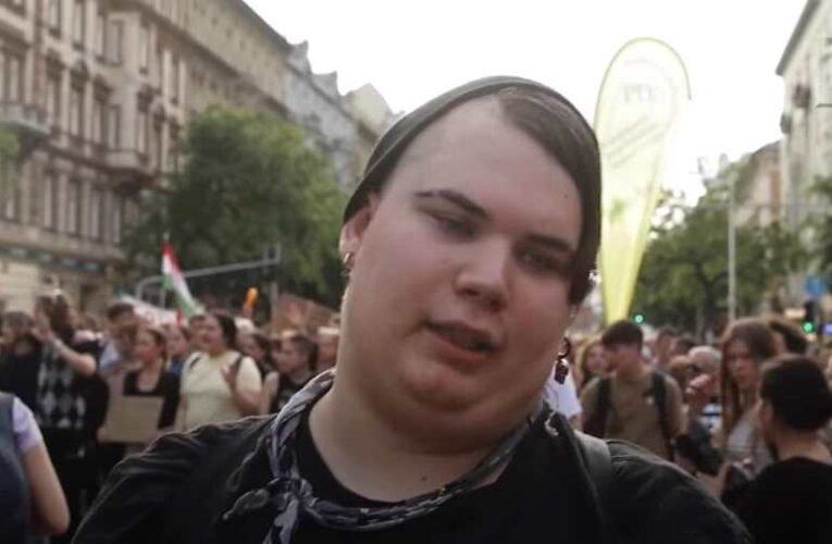 „Egyszerűen nincs iskola, be se lehet menni” – nyilatkozta egy diáktüntető