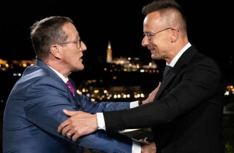 Szijjártó a CNN riporterének: Jó ízlésed van, hogy idejöttél, Richard