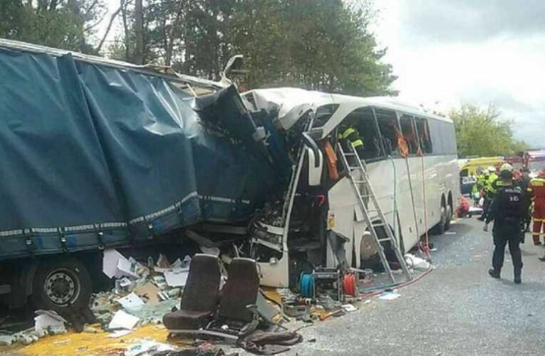 Szlovákiai buszbaleset: 18 utas hazaérkezett, ketten továbbra is mélyaltatásban vannak