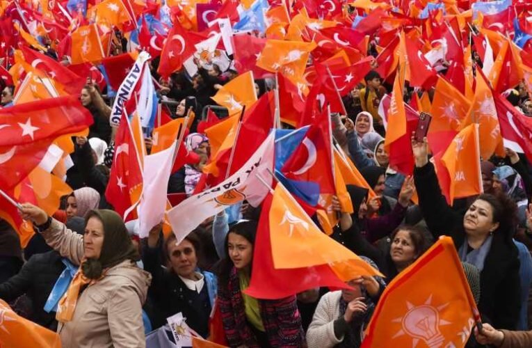 Az USA megpuccsolhatja az elnökválasztást: a török belügyminisztert Pintér Sándor figyelmeztette – állítja Soylu