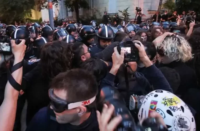 A provokáció ellenére ezúttal nem volt könnygáz (videó)