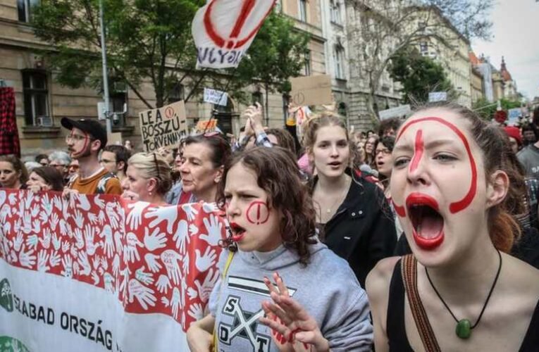 Bayer Zsolt: Nincs itt semmiféle generáció