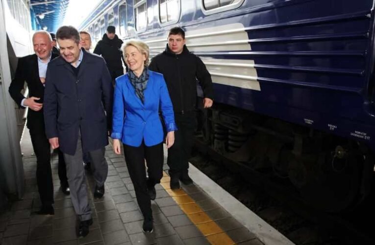 Ursula von der Leyen ma Kijevbe érkezett