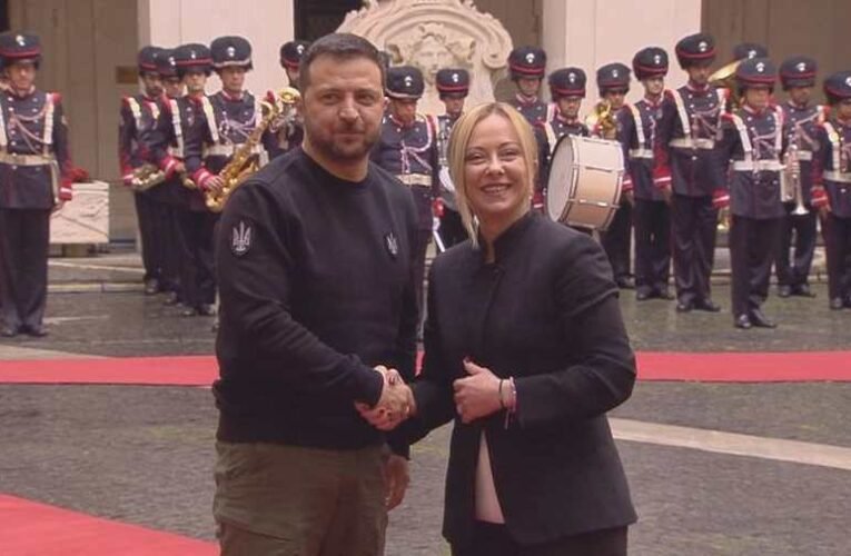 Zelenszkij Rómába érkezett, találkozik a pápával, Melonival és az elnökkel