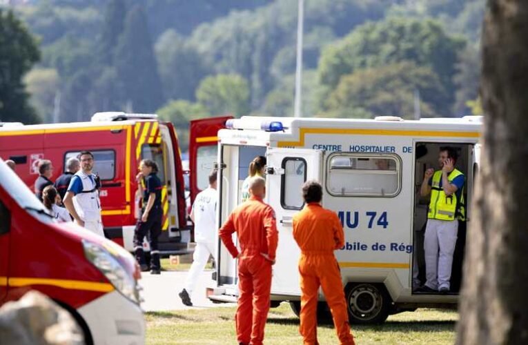Még a babakocsiban ülő kisgyerekre is késsel rontott a szír migráns – sokkban Franciaország