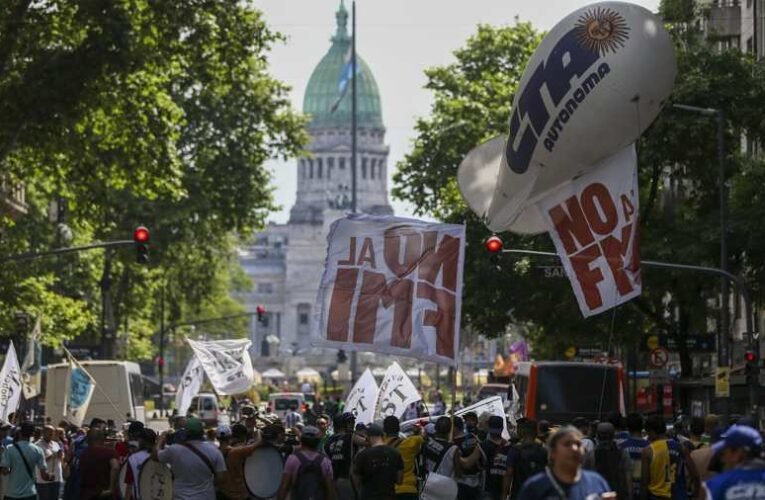 Argentína az IMF fogságában: csődközel, éhezés, 114 százalékos infláció