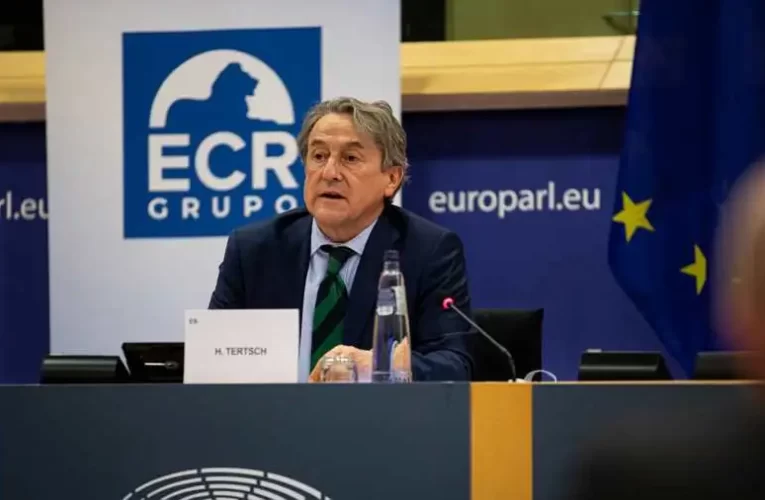 Spanyol EP-képviselő: Brüsszel minden jobboldali kormányt meg akar buktatni