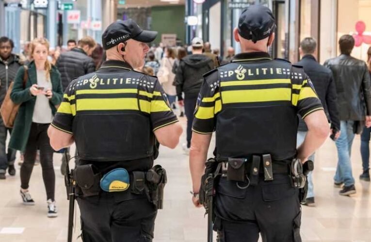 A holland rendőrségnél betiltják a vallási szimbólumok viselését