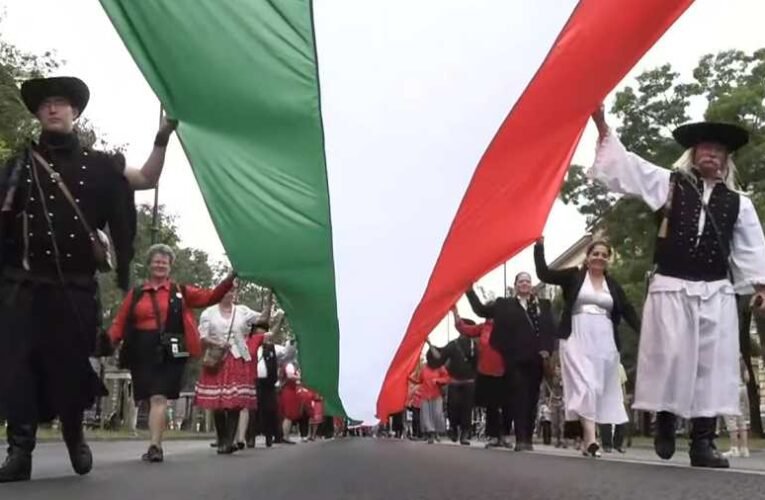 A NEMZET ZÁSZLÓJA AZ ANDRÁSSY ÚTON – ÉLŐ KÖZVETÍTÉS
