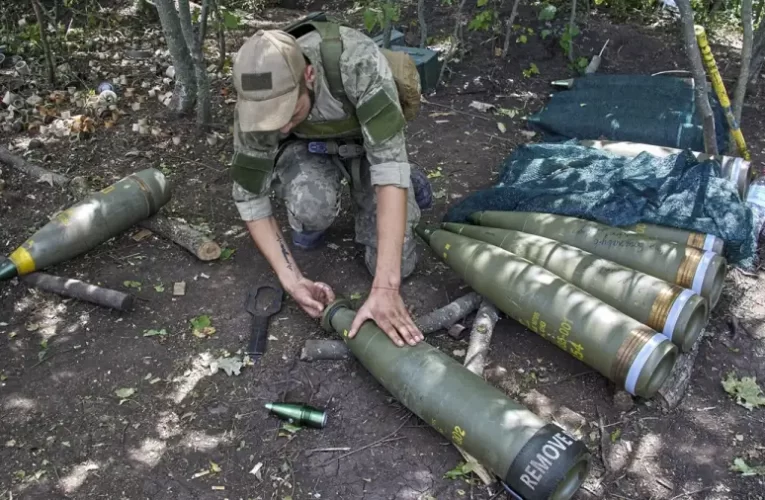 Itt a NATO főtitkárának vallomása: Kimerültek a lőszerkészleteink
