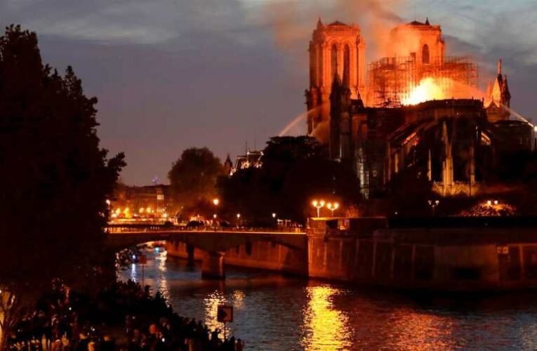 „Mi muszlimok nem fogadjuk el ezt a f*** vallást” – újabb templomot rongáltak meg Franciaországban