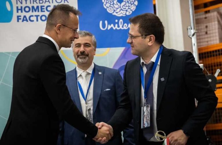 Szijjártó Péter: már az idei első hat hónapban több beruházás érkezett, mint a tavalyi rekordév egészében