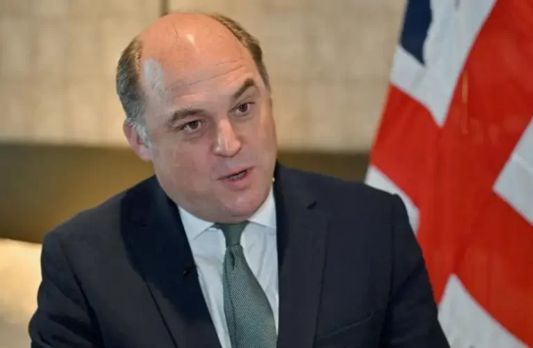 Lemondott a brit védelmi miniszter