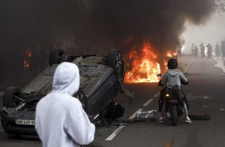 Egy „viszonylag nyugodt” éjszaka Franciaországban: 1300 letartóztatás, 45 ezer rendőr az utcákon