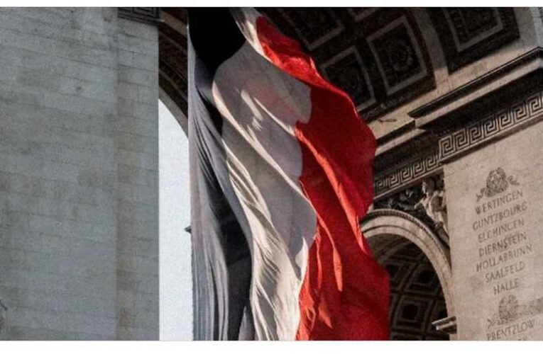 Migránslázadás: Több pénz gyűlt össze Franciaországban a rendőrnek, mint a lelőtt fiatalnak