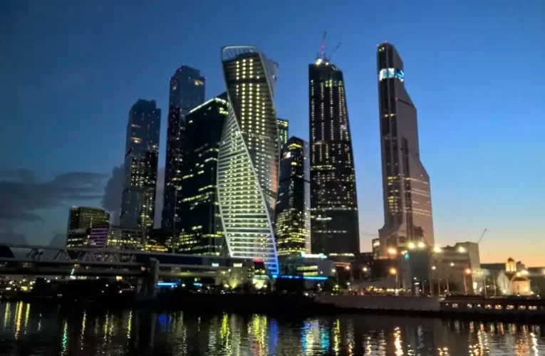 Dróntámadás érte Moszkva ikonikus üzleti központját a Moszkva City-t (videó)