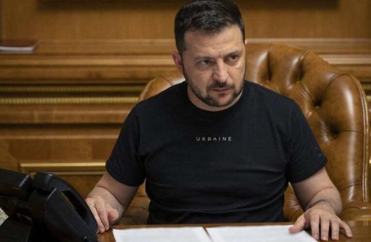 Nagy bajban Zelenszkij, már el akarják kergetni