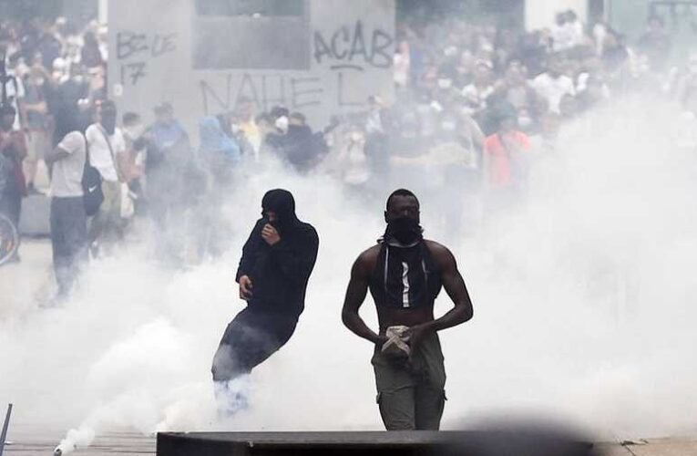 „Allah akbar!”-t kiáltoznak a migránsok, akik felforgatják Franciaországot (videókkal)