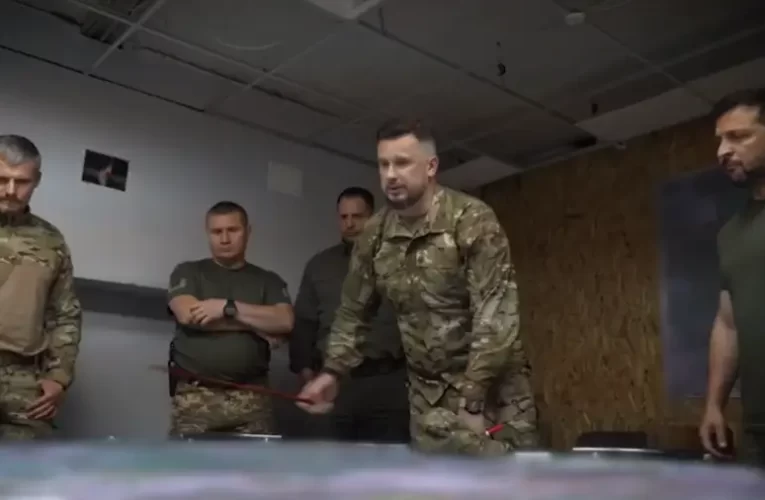 Zelenszkij egy bunkerben találkozott a neonáci Azov alapítójával a Donbászban