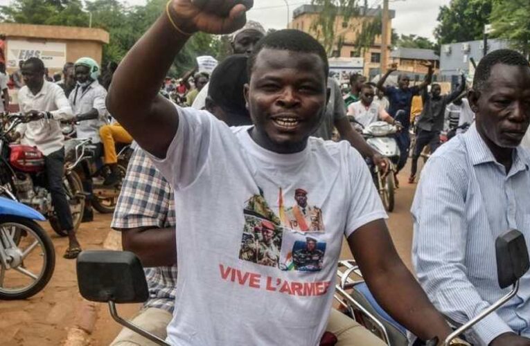 Francia diplomata: a nigeri puccs Európa kudarca