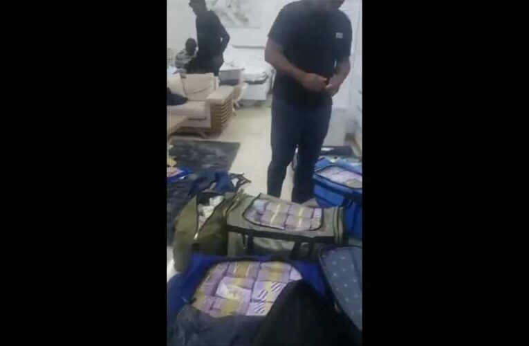 Pénzzel tele utazótáskákat és koffereket találtak a megpuccsolt gaboni elnök rezidenciáján