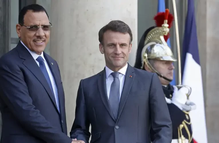Macron: Franciaország kész támogatni az ECOWAS katonai akcióját Nigerben