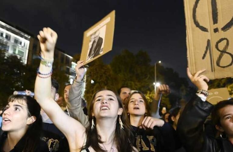 Adományokból forgatná fel Budapestet az erőszakos tanártüntetések szervezője