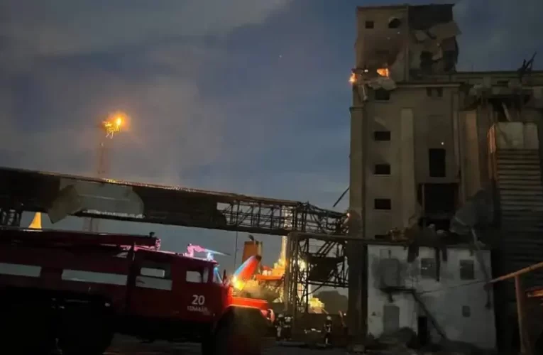 Zelenszkij: súlyos károk vannak országszerte az orosz csapások után (videók)