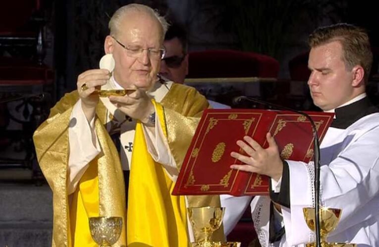 Egyetlen mondattal megindokolta a BBC és a The New York Times, miért nagy esélyes Erdő Péter a konklávén