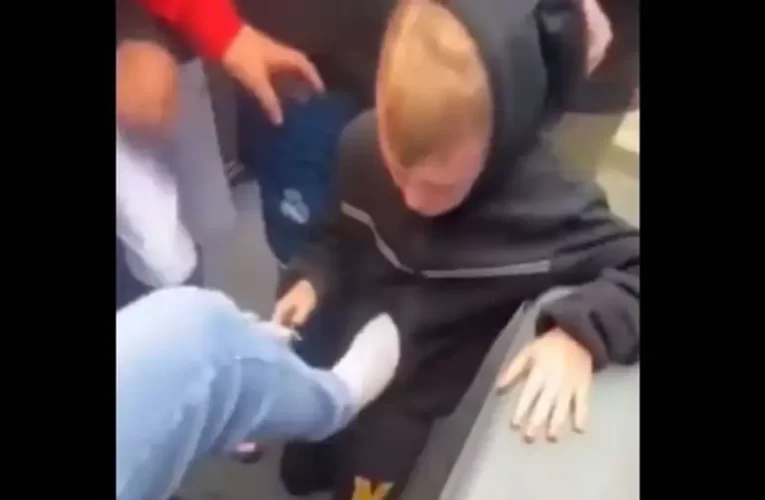 „Csókold meg a lábunkat” – így aláznak egy flamand gyereket a muszlimok Belgiumban