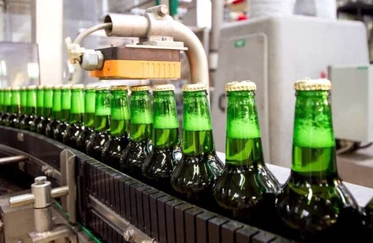 Egy euróért adta el a Heineken a 300 millió eurót érő oroszországi üzletágát, benne 7 sörgyárat