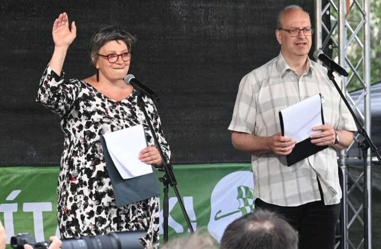 Külföldi tízmilliókból finanszírozták a komcsi tanárok kampányakcióit