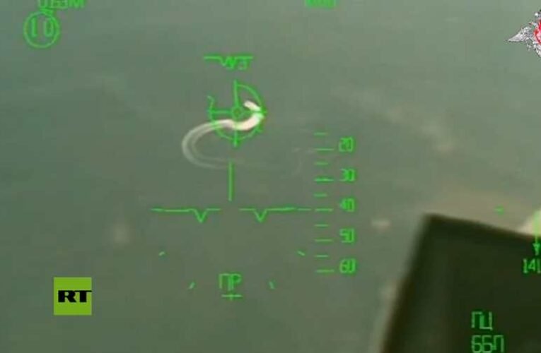 Videó: Így lőtték ki a Kígyó szigetnél az ukrán egységet szállító motorcsónakot