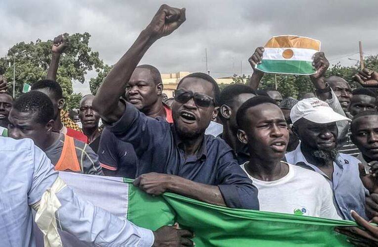 Niger: A katonaság bűnvádi eljárást kezdeményez a megbuktatott elnökkel szemben