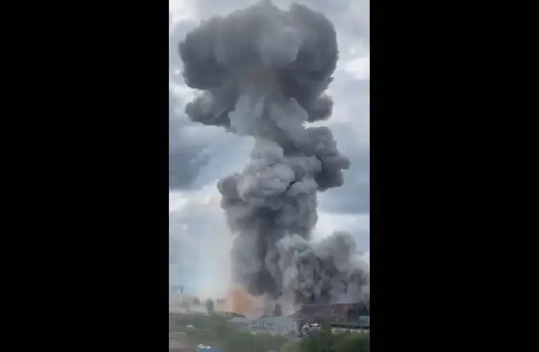 Óriási robbanás történt egy optikai berendezéseket gyártó vállalatnál Moszkva közelében (+videó)