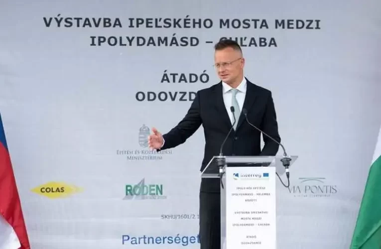 Beleálltak Szijjártóba a szlovák EP-képviselők