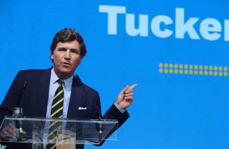 Több napot tölt Oroszországban Tucker Carlson amerikai újságíró