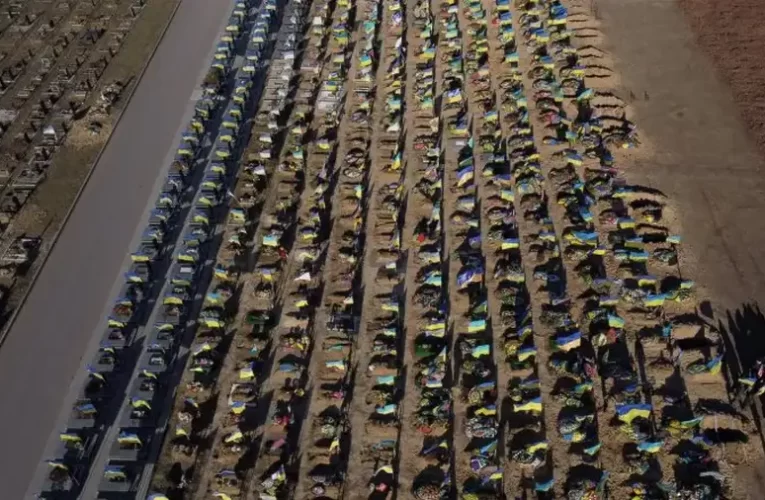 Newsweek: Zelenszkijnek választania kell a katonák elvesztése és a politikai vereség között