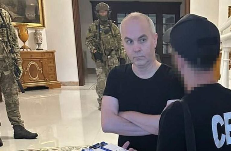 Ismerős módszerek: Letartóztatták Zelenszkij politikai riválisát Ukrajnában – árulással vádolják